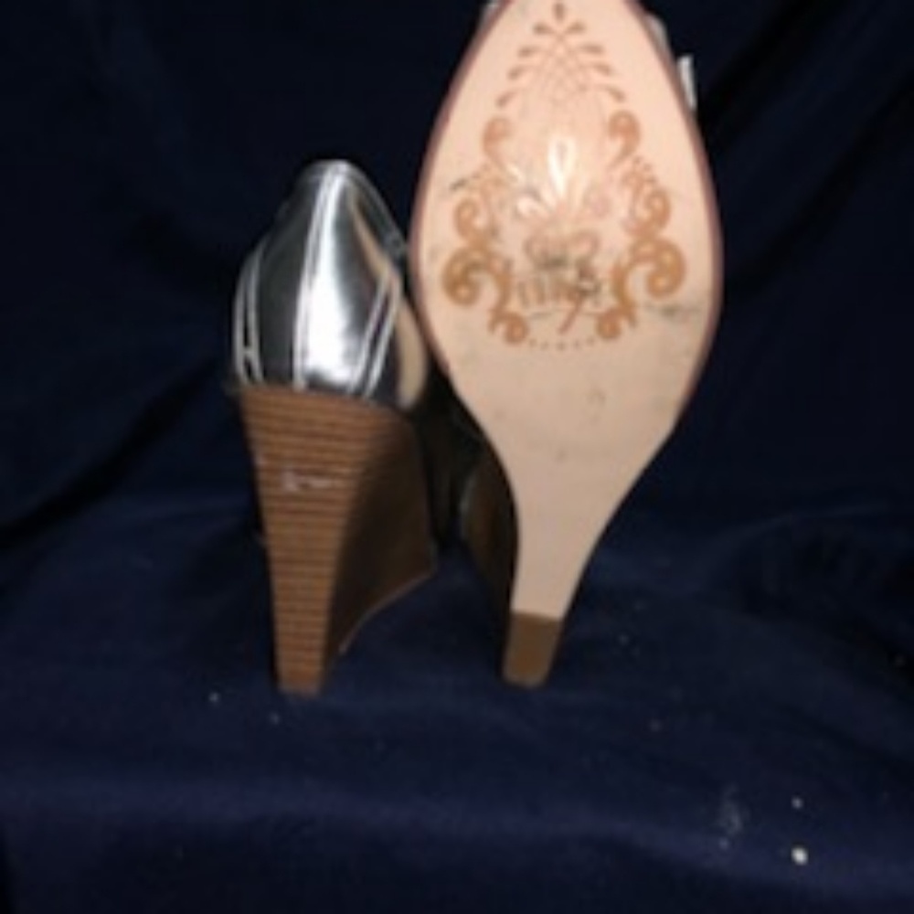 shoes - Picture 3 of 3